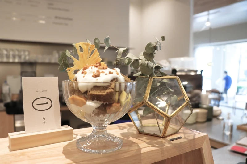 黃豆芝麻戚風杯。 黃豆芝麻戚風杯。