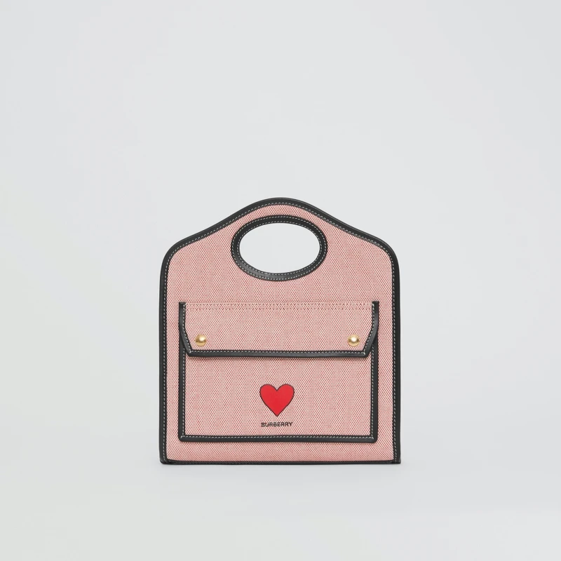 心型圖案帆布皮革Pocket包,NT48,900 心型圖案帆布皮革Pocket包,NT48,900