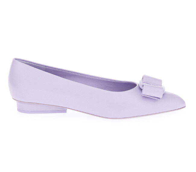 紫色羊皮尖頭平底鞋,NT25,900。 紫色羊皮尖頭平底鞋,NT25,900。