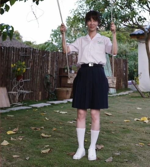 ▲▼謝盈萱制服美照曝光。(圖/翻攝自俗女養成記Facebook粉絲專頁) ▲▼謝盈萱制服美照曝光。(圖/翻攝自俗女養成記Facebook粉絲專頁)