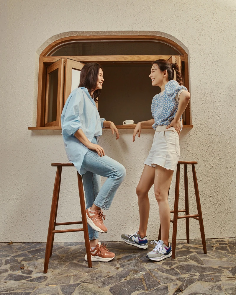 鞋款: 劉芒媽媽穿搭(左) W5740HG1、劉芒穿搭(右) M5740DD1 鞋款: 劉芒媽媽穿搭(左) W5740HG1、劉芒穿搭(右) M5740DD1