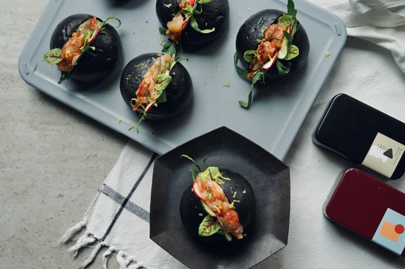 中秋黑月派對龍蝦堡組合。 中秋黑月派對龍蝦堡組合。