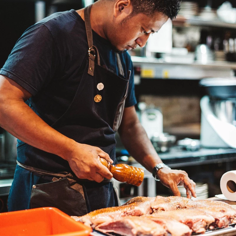 AKAME 主廚 Alex。 AKAME 主廚 Alex。