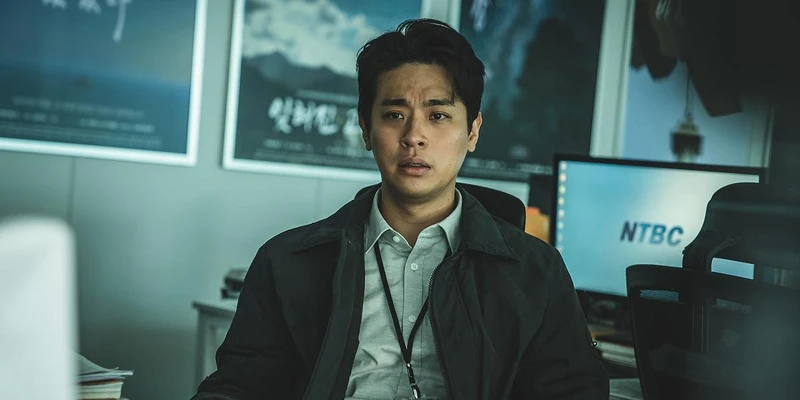 劉亞仁、朴正民、金賢珠、元真兒 《地獄》 劉亞仁、朴正民、金賢珠、元真兒 《地獄》