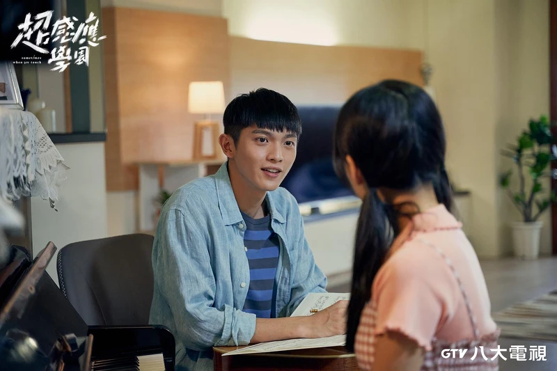 林輝瑝在《超感應學園》因達不到媽媽要求，而選擇跳樓輕生