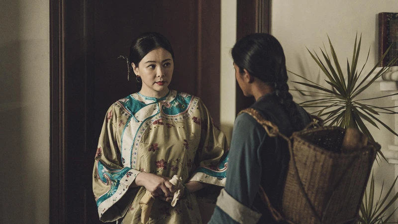 《斯卡羅》蕭淑慎客串洋藥局老闆娘(左)出場的犀利眼神震懾温貞菱 《斯卡羅》蕭淑慎客串洋藥局老闆娘(左)出場的犀利眼神震懾温貞菱