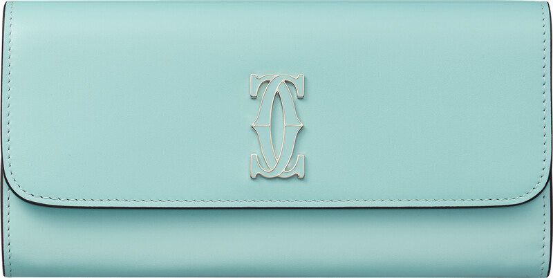 Double C de Cartier長夾 薄荷綠色小牛皮、 金色和薄荷綠色琺瑯飾面 參考價格約NT$ 24,600