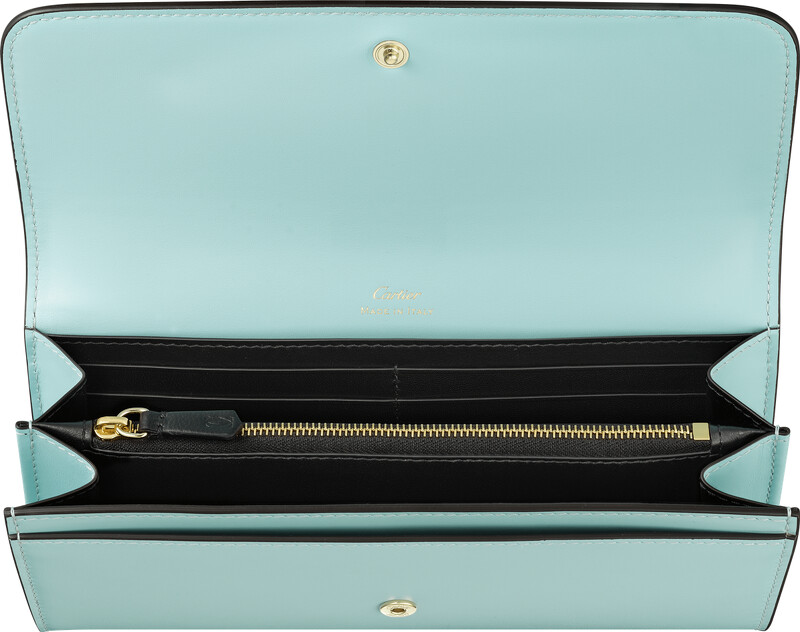 Double C de Cartier長夾 薄荷綠色小牛皮、 金色和薄荷綠色琺瑯飾面 參考價格約NT$ 24,600
