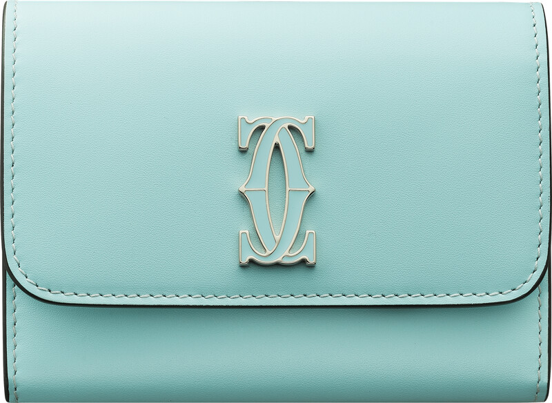 Double C de Cartier迷你皮夾 薄荷綠色小牛皮、 金色和薄荷綠色琺瑯飾面 參考價格約NT$ 17,600