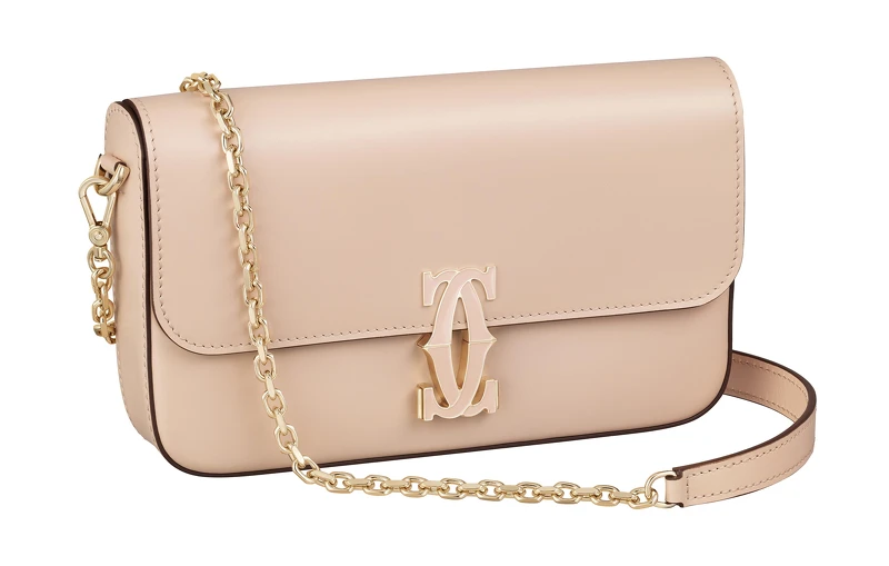 Double C de Cartier迷你款鍊帶包，參考價格約NT$ 82,000 小牛皮，金色鍍層飾面和彩色琺瑯