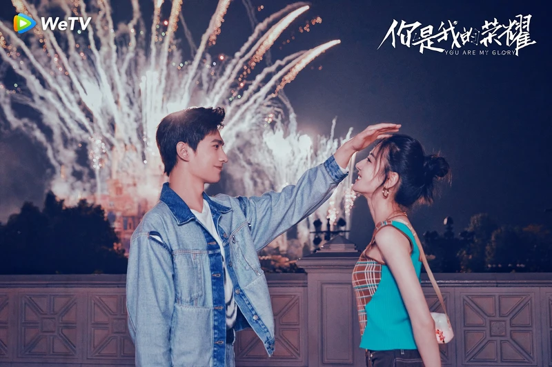 《你是我的榮耀》楊洋、迪麗熱巴在迪士尼共度七夕 《你是我的榮耀》楊洋、迪麗熱巴在迪士尼共度七夕