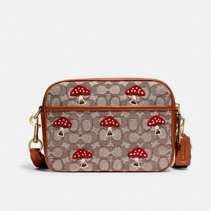 蘑菇刺繡肩背包，NT21,800