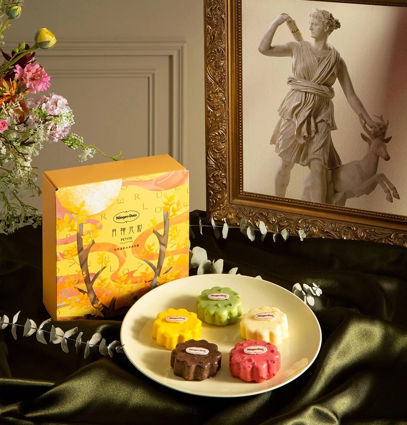 「月神光彩」冰淇淋月餅禮盒，NT1,280(5入)