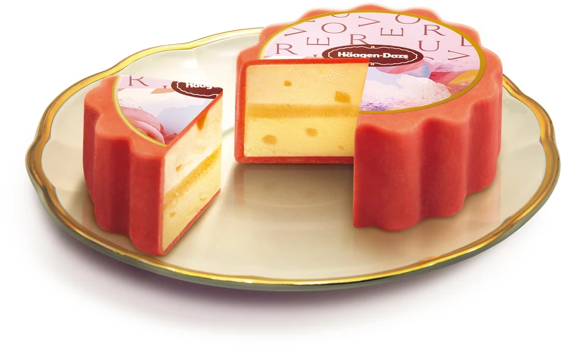 「維納斯之秋」冰淇淋月餅禮盒中，最碩大的冰淇淋月餅一口品嘗就能感受到哈密瓜、芒果以及芒果餡夾心的立體層次香甜風味。