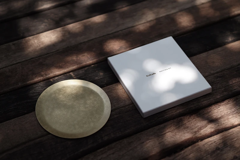 銅盤由八木隆裕先生親自設計敲製。 銅盤由八木隆裕先生親自設計敲製。