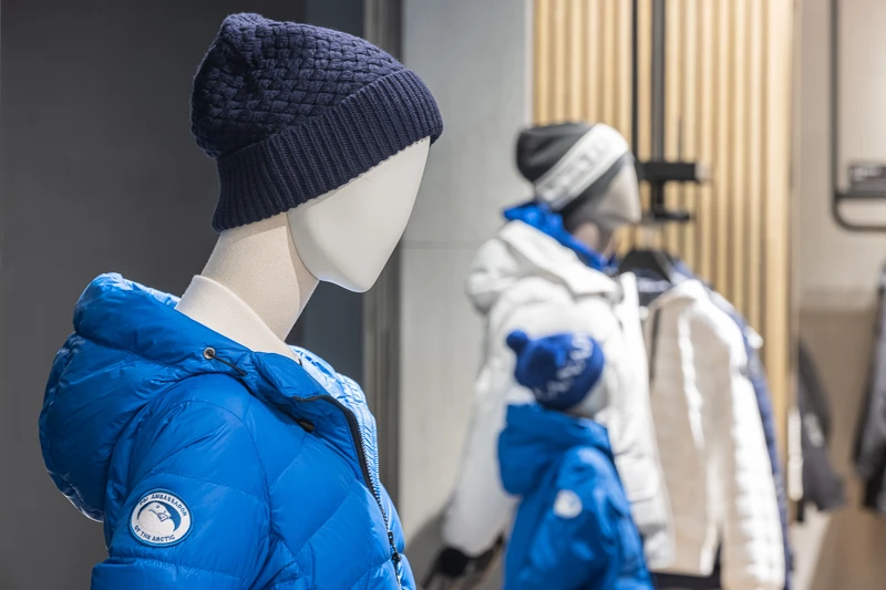 Canada Goose 與北極熊國際協會(PBI)的合作,更進一步推出PBI系列商品,每售出一件該系列商品,即捐出50元加幣作為保護北極熊之用。 Canada Goose 與北極熊國際協會(PBI)的合作,更進一步推出PBI系列商品,每售出一件該系列商品,即捐出50元加幣作為保護北極熊之用。