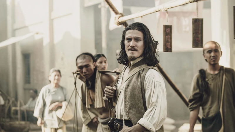 《斯卡羅》周厚安（右二）出色的演技與細膩的英語口條，擄獲許多觀眾的心