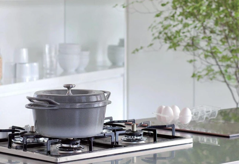 日本頂級鑄鐵鍋品牌 Vermicular,以極致的氣密與導熱性的特性最為人知。 日本頂級鑄鐵鍋品牌 Vermicular,以極致的氣密與導熱性的特性最為人知。