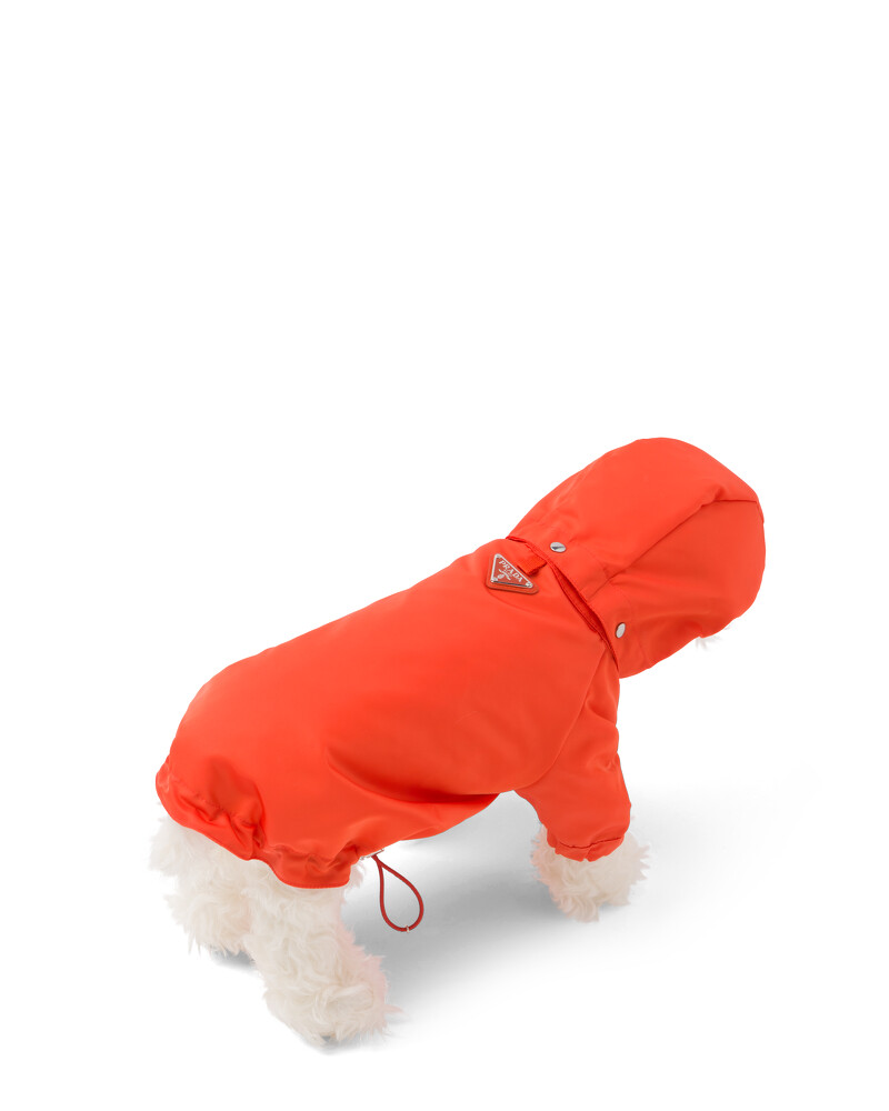 Prada再生尼龍寵物連帽雨衣，NT17,000