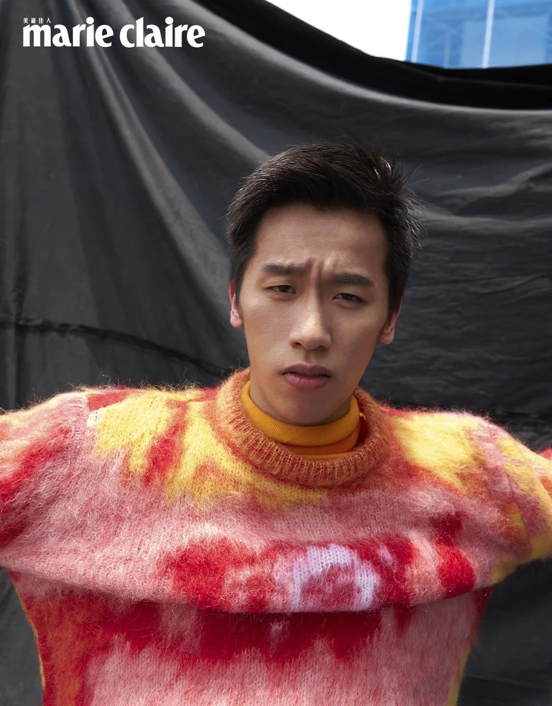 橘色高領衫、毛海針織上衣,all by Dior。 橘色高領衫、毛海針織上衣,all by Dior。