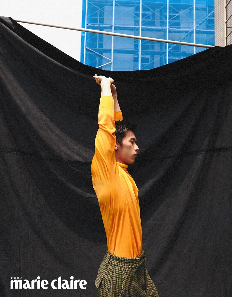 橘色高領衫、毛海針織上衣,all by Dior。 橘色高領衫、毛海針織上衣,all by Dior。