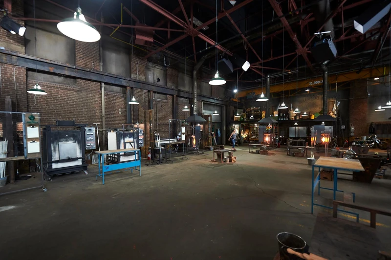 玻璃吹製所需設備相當複雜。