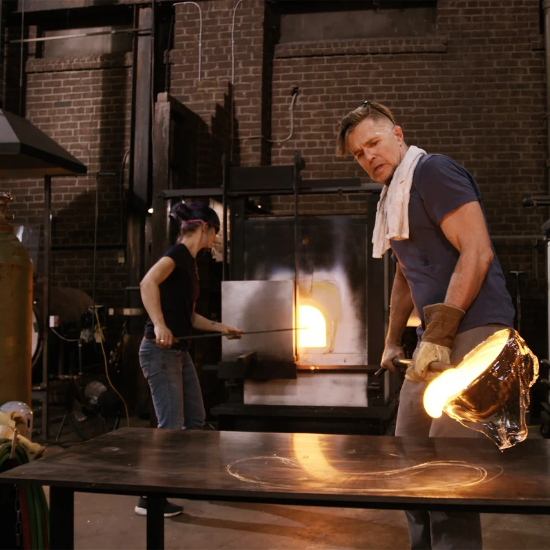 在收到挑戰主題後於有限的時間內發想、設計、繪製草圖、吹製。