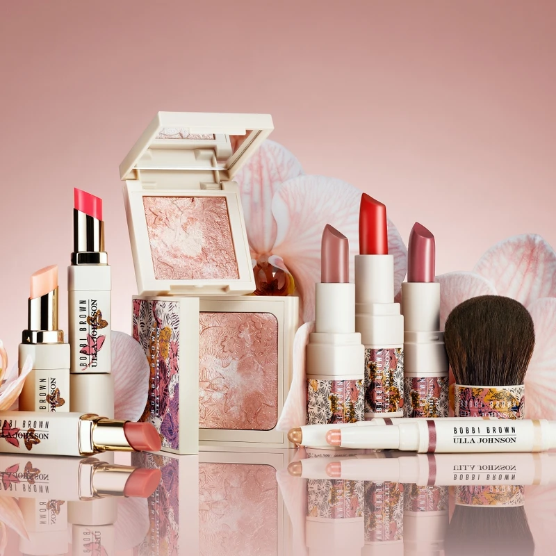 Bobbi Brown芭比波朗 x Ulla Johnson聯名彩妝系列浪漫薰陶版主視覺 Bobbi Brown芭比波朗 x Ulla Johnson聯名彩妝系列浪漫薰陶版主視覺