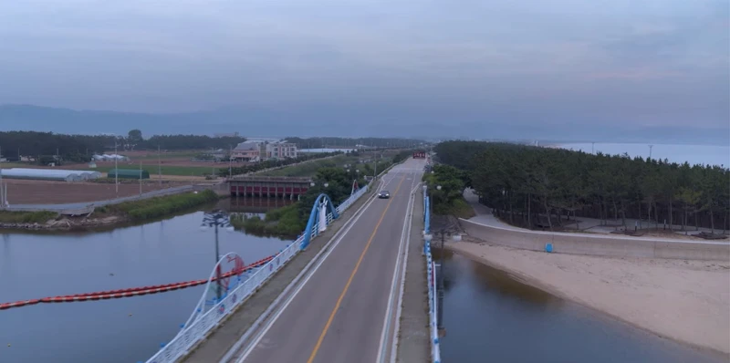 金宣虎、申敏兒《海岸村恰恰恰》 拍攝地「慶尚北道浦項市」 清津里(劇中) 金宣虎、申敏兒《海岸村恰恰恰》 拍攝地「慶尚北道浦項市」 清津里(劇中)