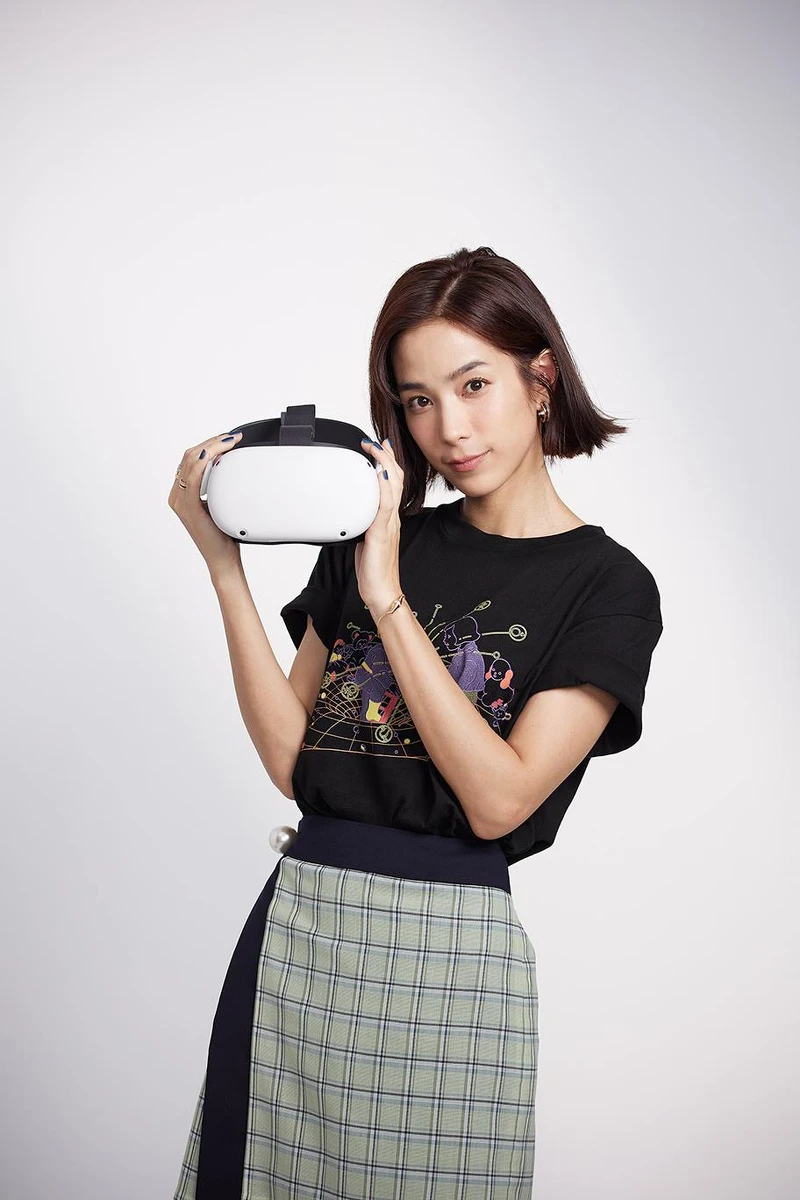 高雄電影節推出VR頭顯租賃方案與虛擬展場服務，温貞菱搶先體驗