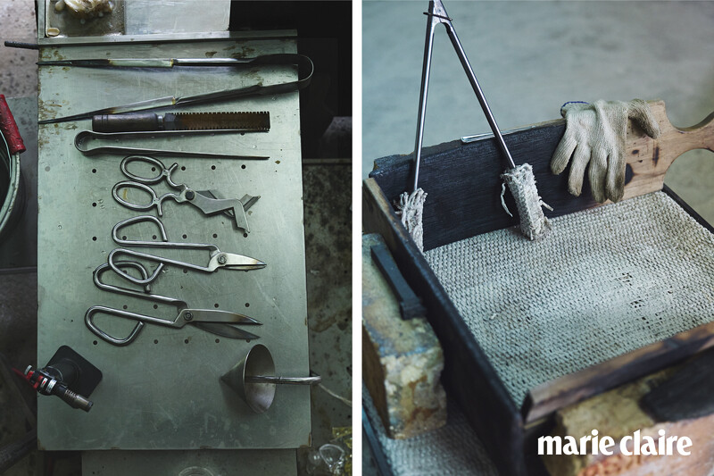 （左）使用美國玻璃吹製專用工具品牌 Jim Moore Glass Tools 的工具創作。（右）所有玻璃吹製品創作完成後，需要先將溫度十分高的作品安置在這個耐火布桌面上，再使用耐火手套將作品送進攝氏510度的徐冷爐裡使其慢慢退溫。 