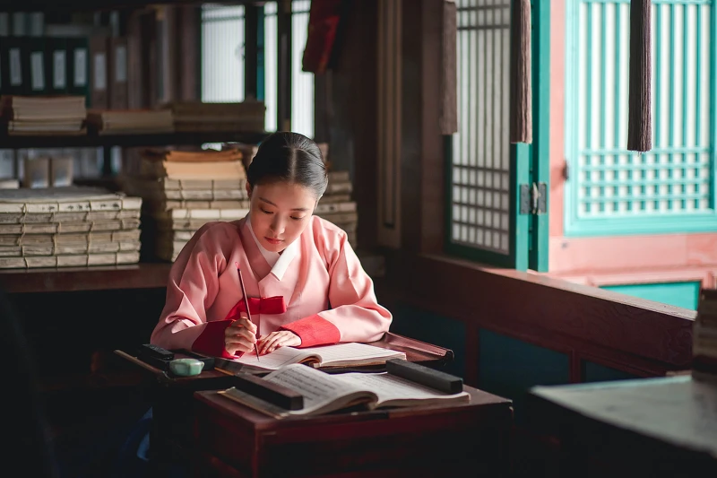 李世榮《衣袖紅鑲邊》古典恬雅形象有夠美 李世榮《衣袖紅鑲邊》古典恬雅形象有夠美