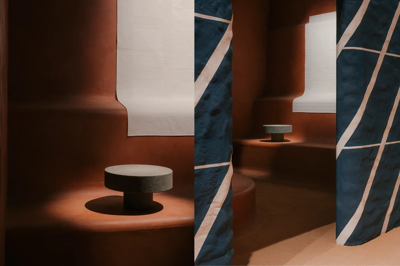 於會場展示的 Lignage d’Hermès 系列石桌。 於會場展示的 Lignage d’Hermès 系列石桌。