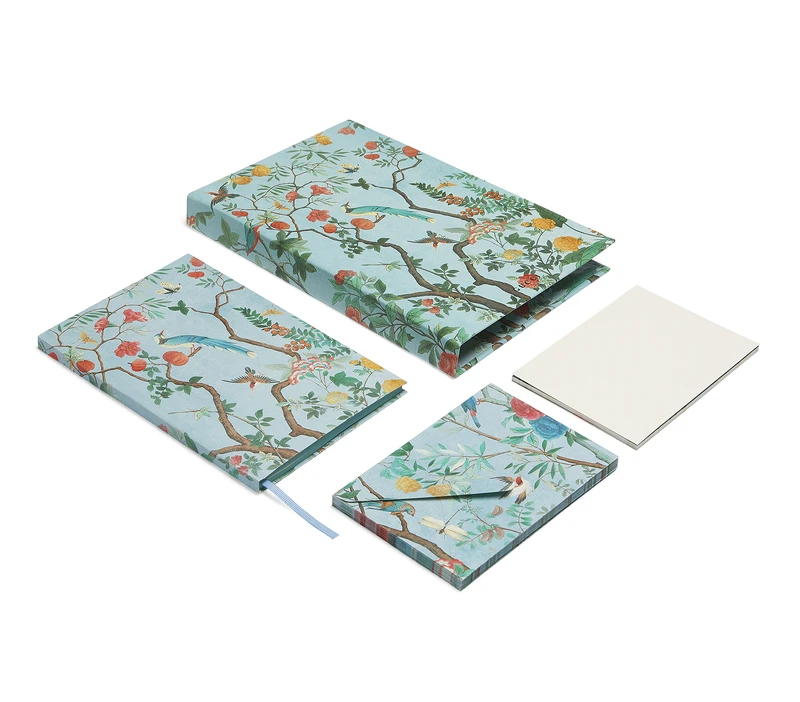 多色塗繪印花文具套裝,NT13,000元。 多色塗繪印花文具套裝,NT13,000元。