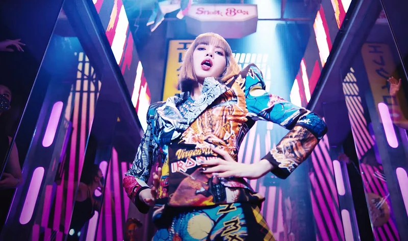 LISA個人 Solo〈LALISA〉MV 驚人百變造型。