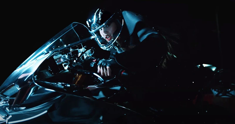 LISA個人 Solo〈LALISA〉MV 驚人百變造型。