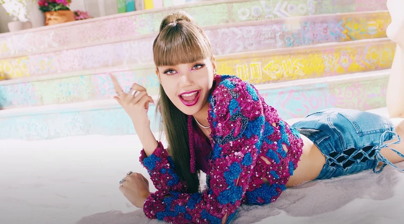 LISA個人 Solo〈LALISA〉MV 驚人百變造型。
