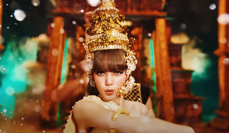  LISA 純手工打造「泰國公主」驚豔全世界！