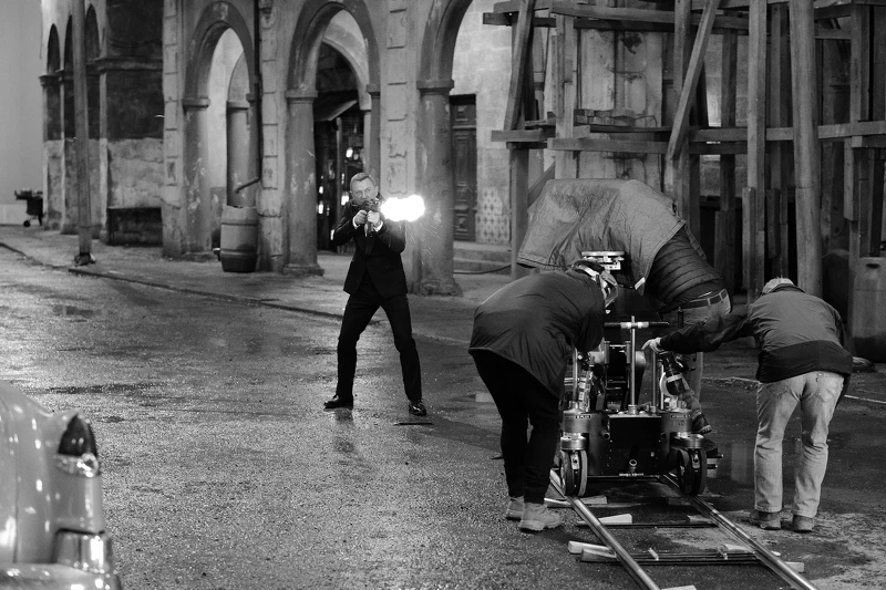 © Greg Williams: Daniel Craig on the Cuba set, Pinewood Studios. NO TIME TO DIE © Danjaq and MGM. NO TIME TO DIE, 007 and related James Bond Indicia © 1962–2021 Danjaq and MGM. NO TIME TO DIE, 007 and realated James Bond Trademarks are trademarks of Danjaq. All Rights Reserved.NO TIME TO DIE is an EON Productions and Metro Goldwyn Mayer Studios film. © 2021 DANJAQ, LLC AND MGM. ALL RIGHTS RESERVED.