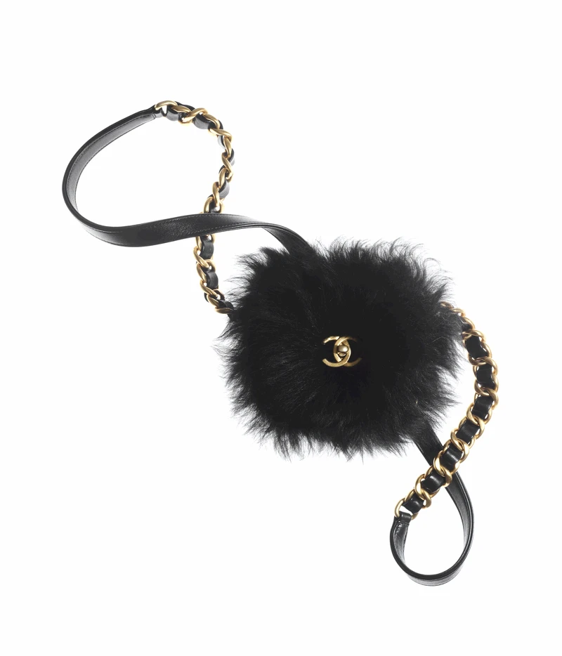 黑色短羊毛皮穿鍊小包，NT138,200