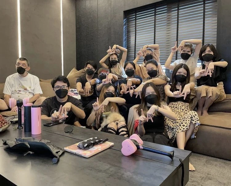 LISA家人遠在泰國集合為她應援