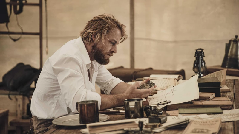 《斯卡羅》法比歐自選法文詩獻給角色李仙得,讓劇中出現第六種語言「法語」 《斯卡羅》法比歐自選法文詩獻給角色李仙得,讓劇中出現第六種語言「法語」