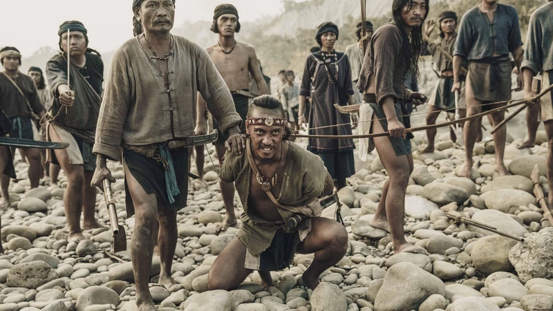 《斯卡羅》余竺儒(中)演出「巴耶林」,因外表酷似原住民族,常被誤認 《斯卡羅》余竺儒(中)演出「巴耶林」,因外表酷似原住民族,常被誤認