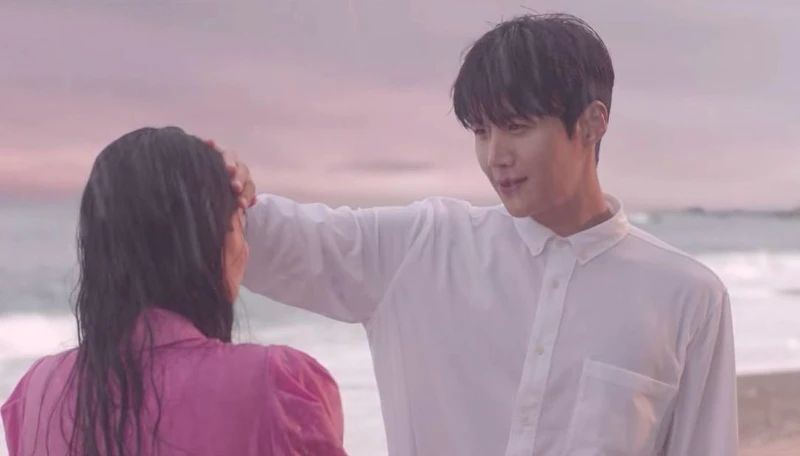 《海岸村恰恰恰》金宣虎、申敏兒 雨中粉紅泡泡超甜 《海岸村恰恰恰》金宣虎、申敏兒 雨中粉紅泡泡超甜