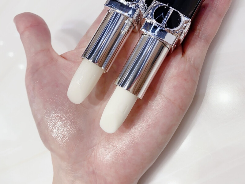 Dior藍星潤唇膏質地比較，(左)緞光、(右)柔霧。