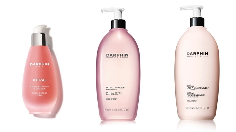 由左至右：精華液、化妝水、潔膚乳