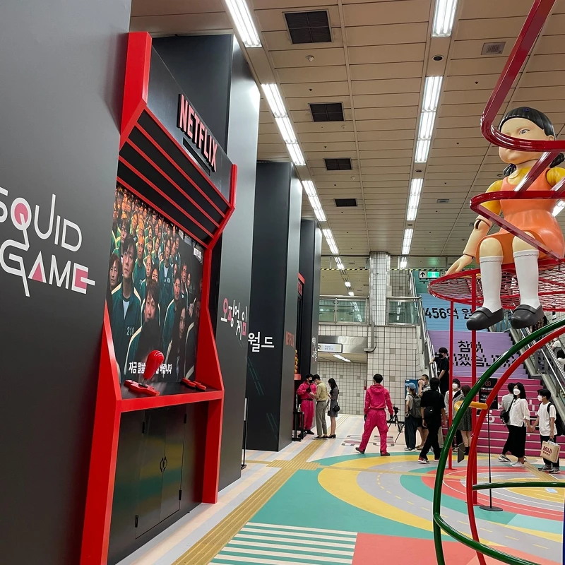 《魷魚遊戲》韓國梨泰院站打造沈浸式「遊戲現場」！