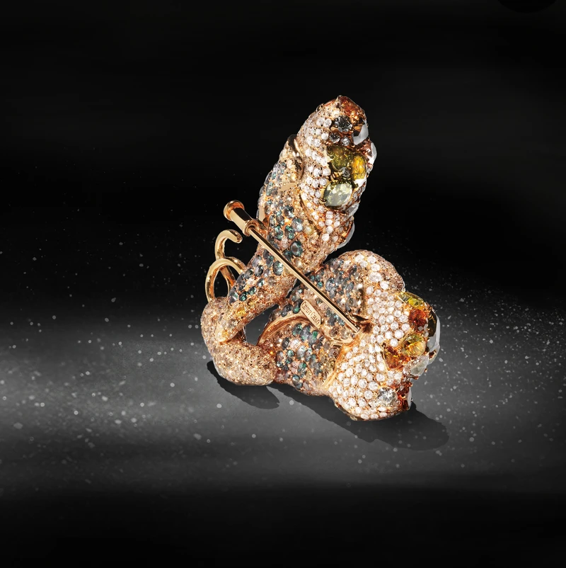 CINDY CHAO The Art Jewel_2008 Black Label Masterpiece Ruby Butterfly Back 紅寶側飛蝴蝶 (側面) 