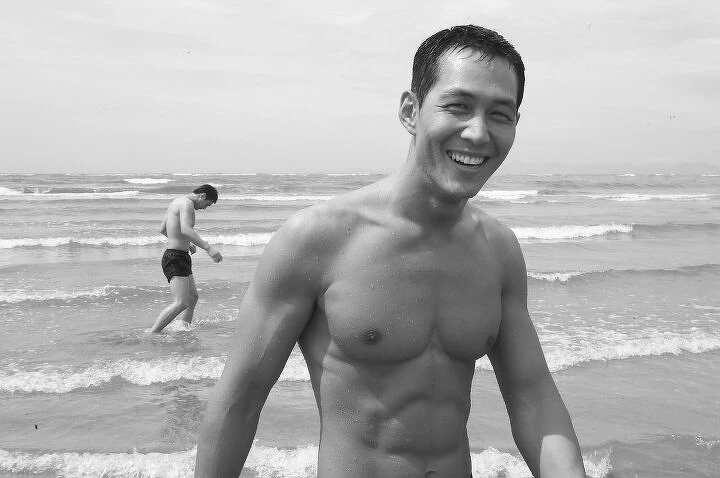 《魷魚遊戲》48歲百變戲王 李政宰 超迷人！