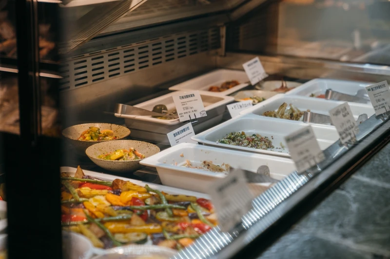 熟食區菜色選擇豐富。 熟食區菜色選擇豐富。